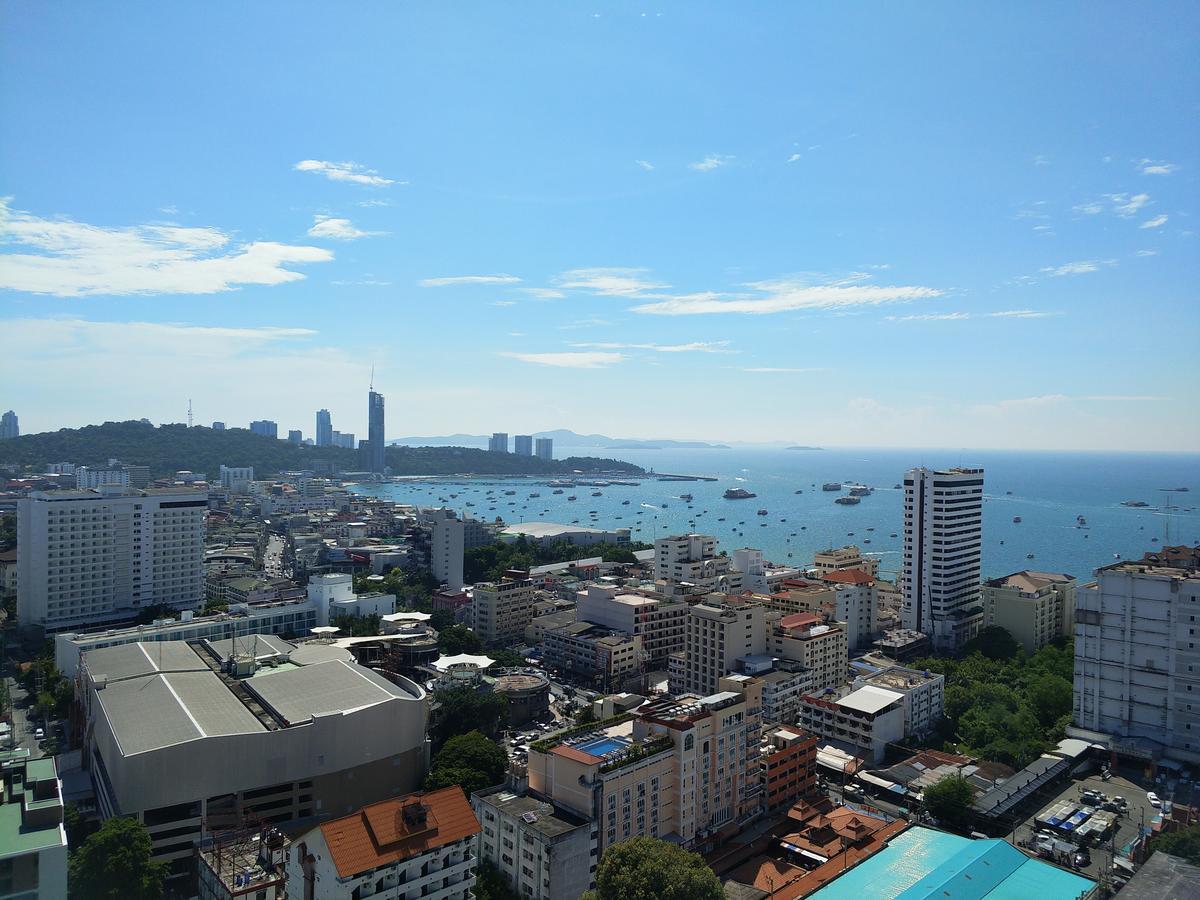 The Base Pattaya 芭提雅基地公寓 Экстерьер фото