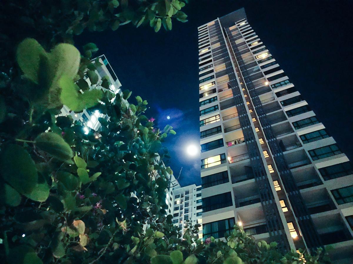 The Base Pattaya 芭提雅基地公寓 Экстерьер фото